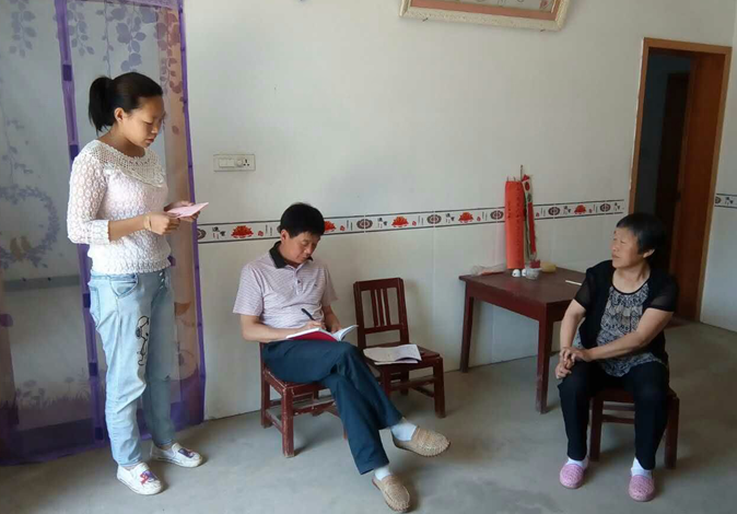 6月8日,大悟县委常委,统战部长程文正到夏店镇调研精准扶贫工作.